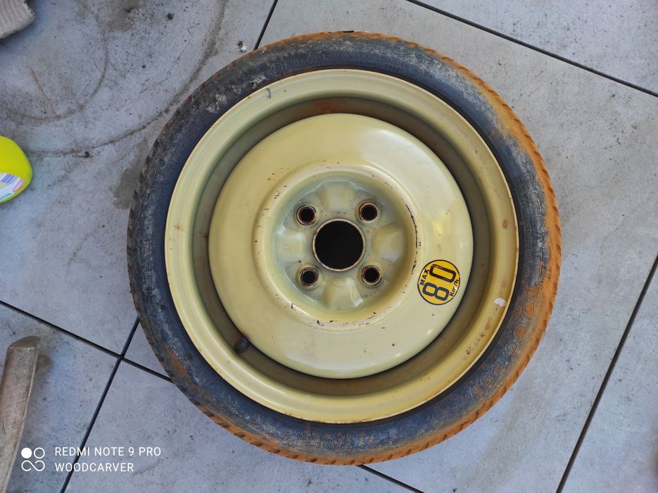 Гума патерица за кола