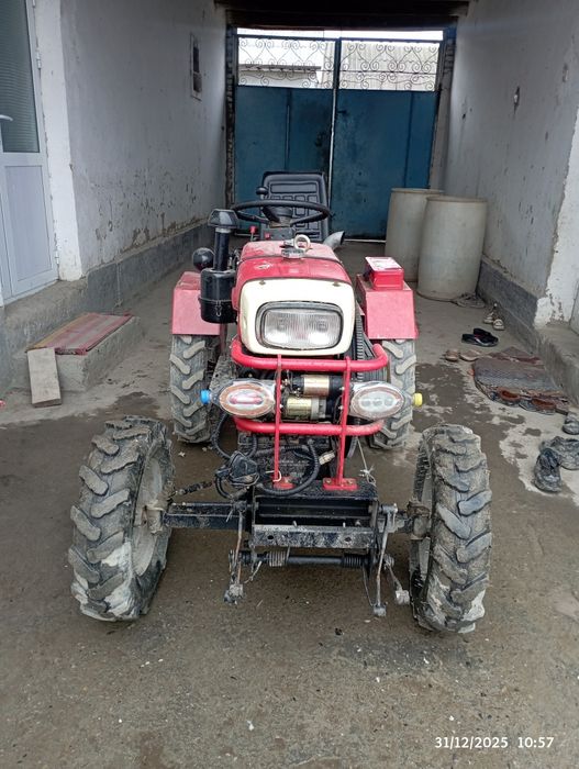 Mini traktor holati yaxshi frizasi pulligi jatkasi bor