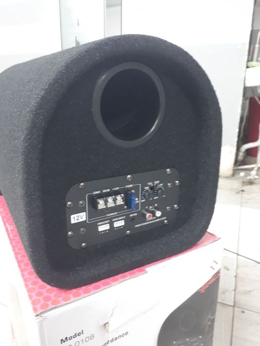 Sabufer usikiteli bilan bass beruvchi