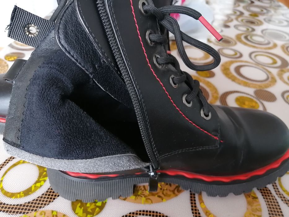 Продам обувь для девочки