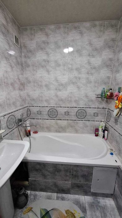 Ц-1,Садык Азимова 3/5/5 77 серия японское посольство. Балкон 2 на 6