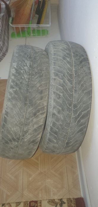 Покрышки Б/у 2 штуки.