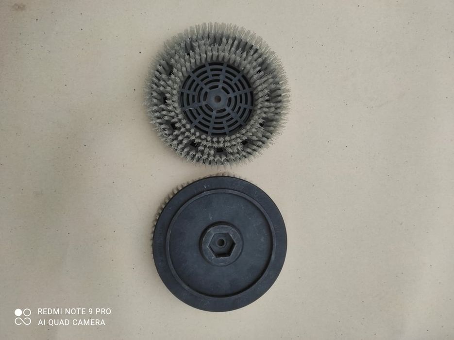 Щетка с пластиковым ворсом