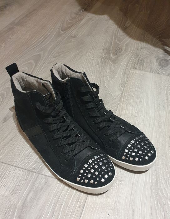 Дамски обувки кецове велур с капси