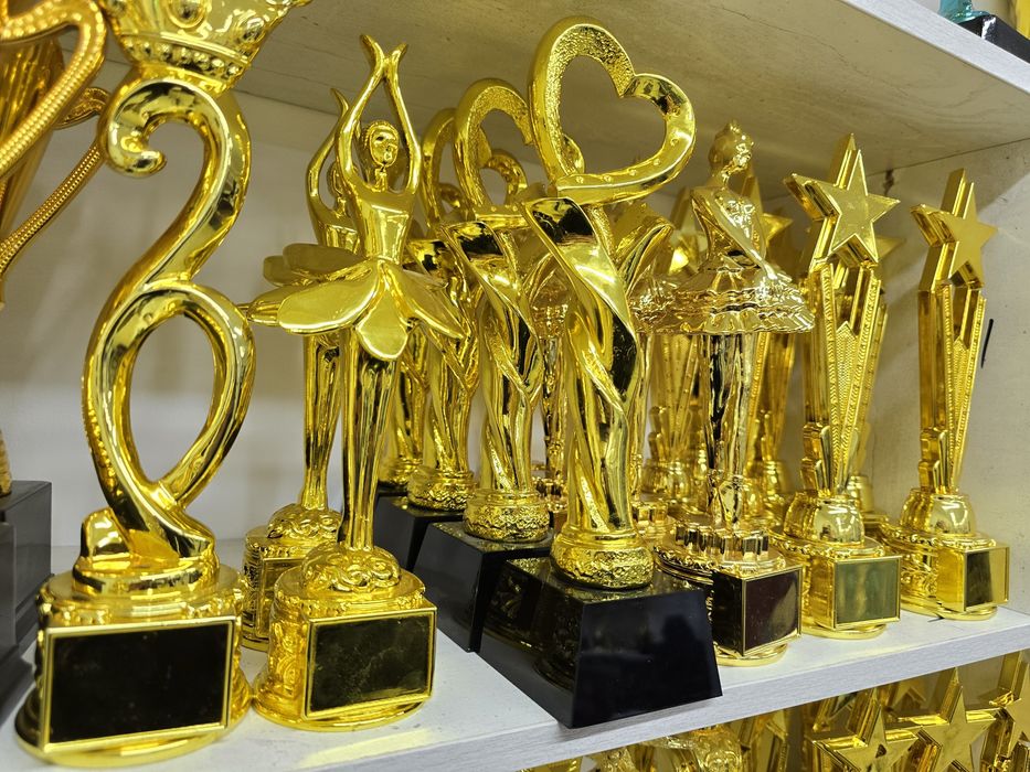 Кубки. Кубок. Есть всё для награды.