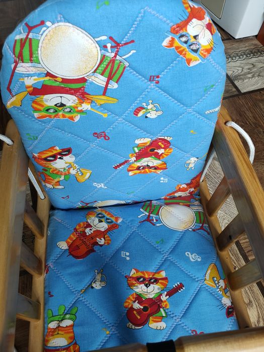 Качелях детская.  Мягкая.