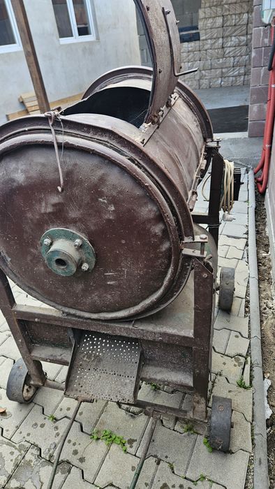 Mașină de smicurat porumb electrica.