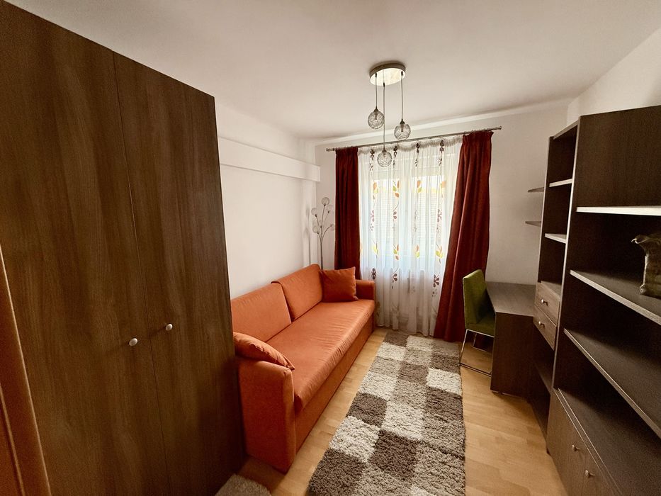 PROPRIETAR inchiriez apartament cu 4 camere, zona Circumvalatiunii