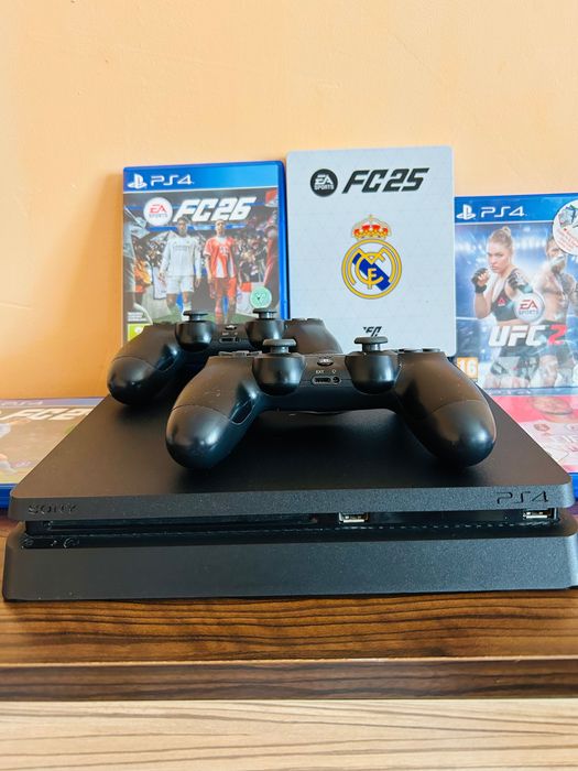 Playstation 4 slim с 2 джойстика и 5 игри