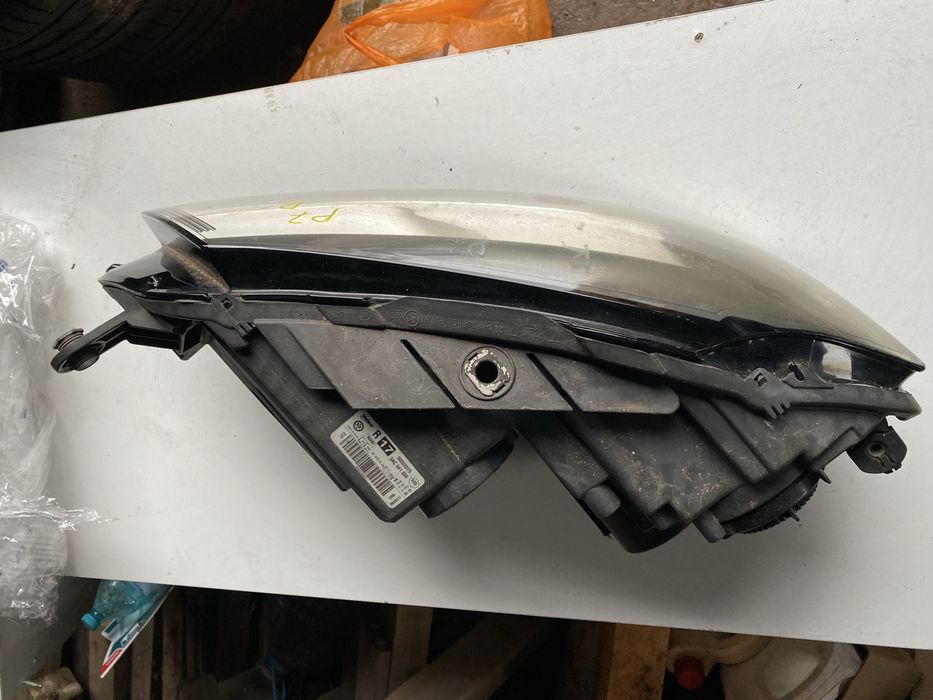 Десен фар Vw Pasaat 7