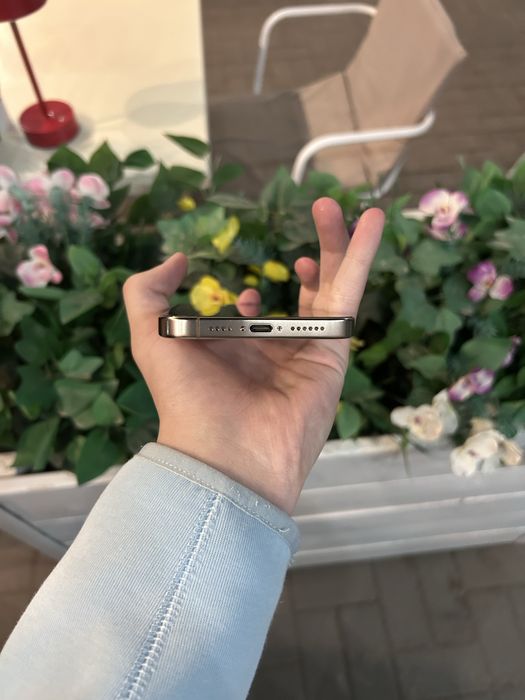 Продам Iphone 16 pro max 256gb