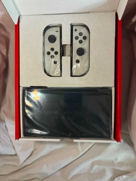 Vand Nintendo Switch Oled stare noua cu 2 jocuri