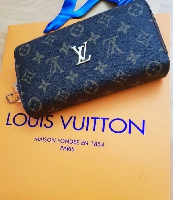 Portofel dublu, logo metalic auriu, saculet, etichetă