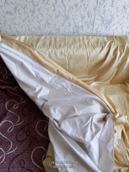 Плотные шторы,с х/б подкладом.Недорого.