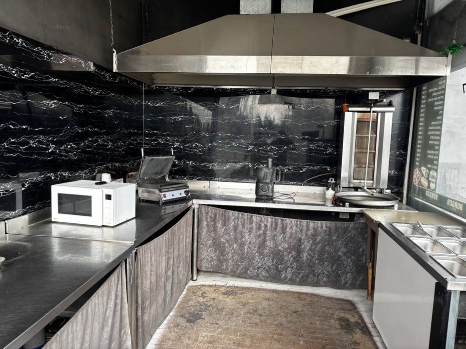 Eski shahar Ferrari moyka Fast Foodi ijaraga beriladi