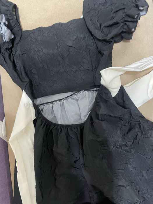 платье чуть выше колена