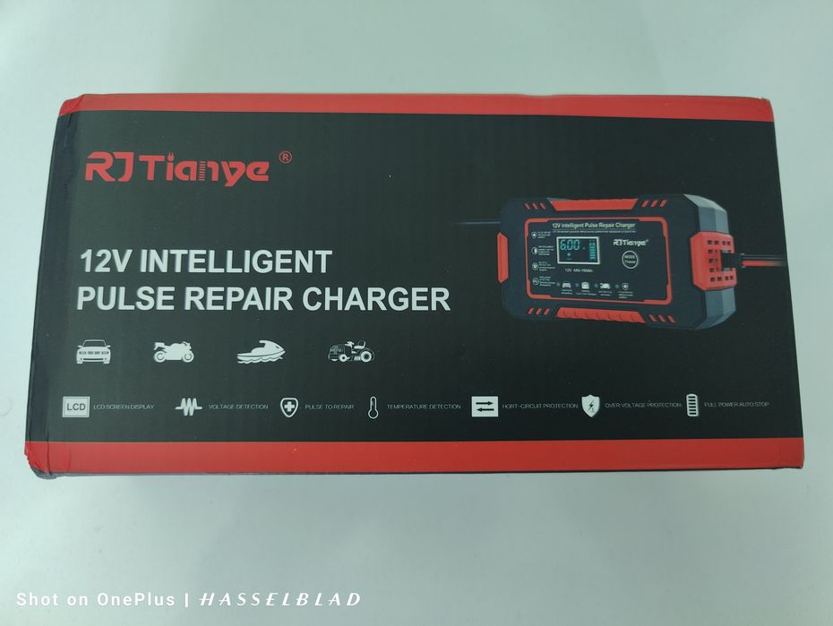 Зарядно за автомобил импулсно интелигентно умно с дисплей 12 волта 6А