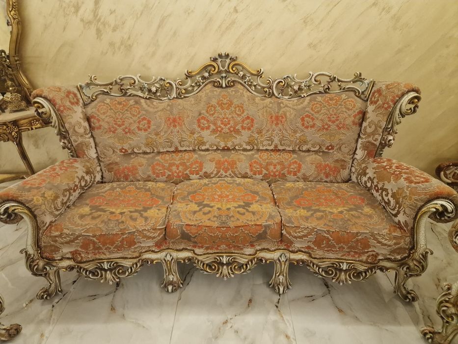 Două fotoli si canapea...