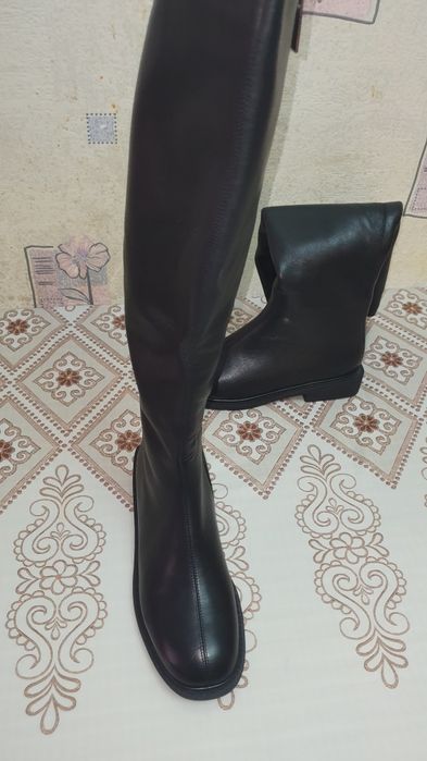 Продам новые кожанные сапоги 38 р.