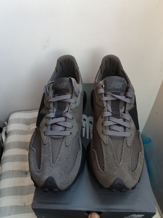 New Balance 327 sneakers culoare verde military cu negru mărimea 42.5 noi originali