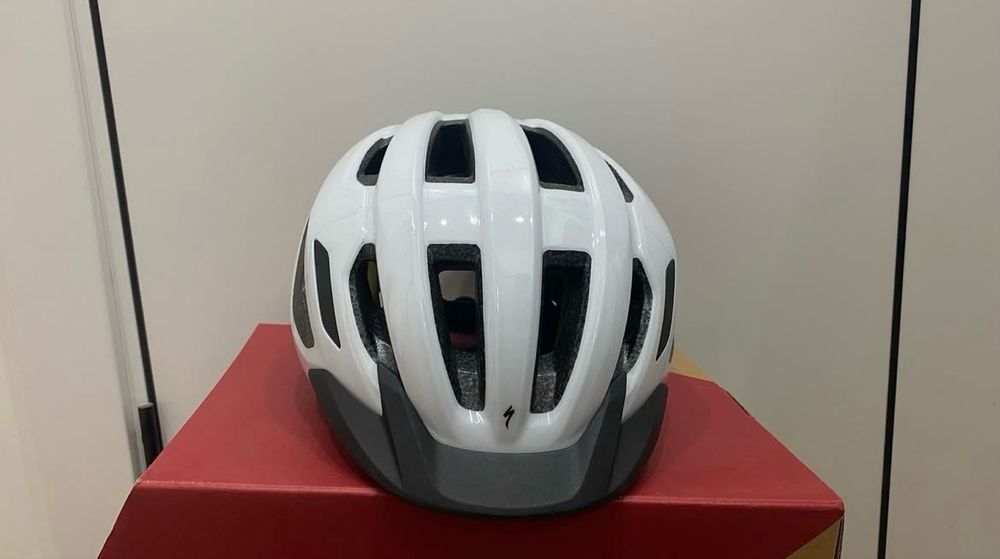 Продаю шлем Specialized с Mips