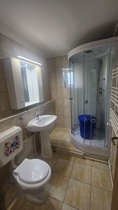 Închiriez apartament 3 camere