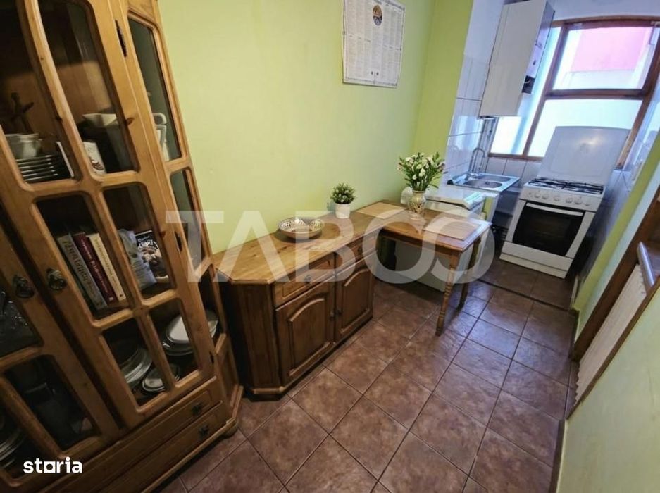 De vanzare - Apartament cu 3 camere decomandat situat in Strand