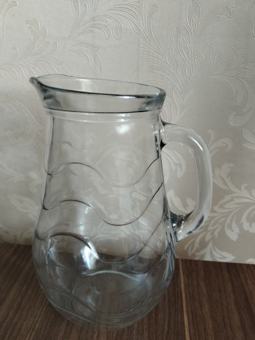 Стеклянный графин