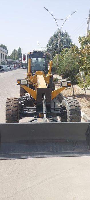 Грейдер фирма XCMG 215