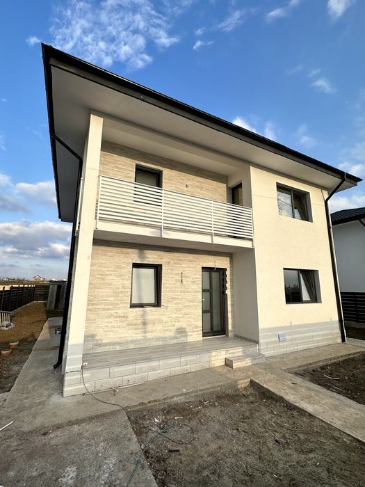 FINALIZATĂ! Casă 5 camere 2 băi Miroslava-Vorovești str. UNIRII la 30m de stația de autobuz, 120mp util, încălzire în pardoseală.