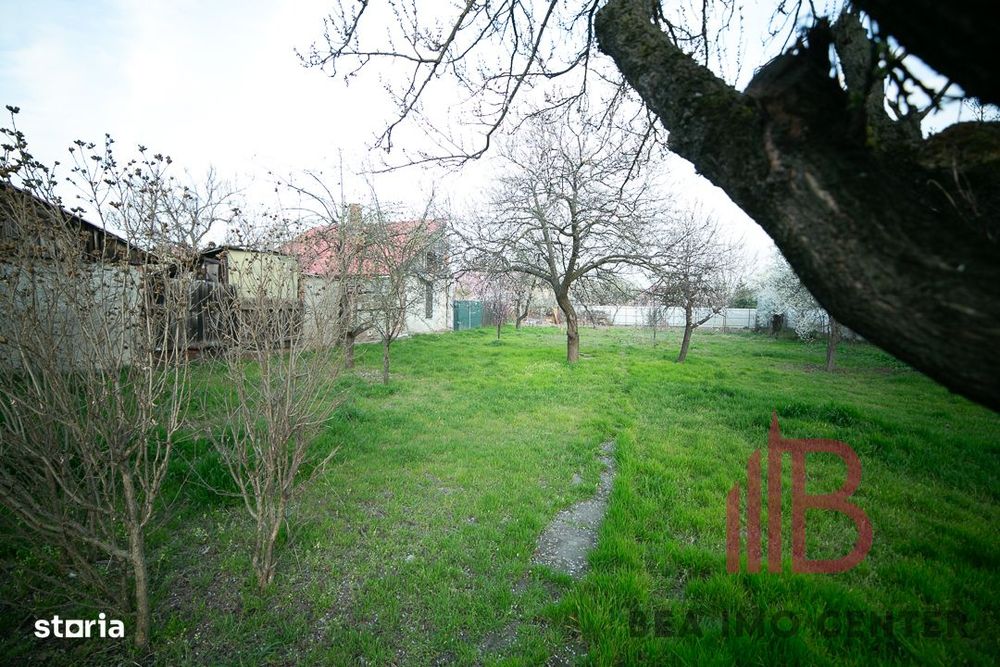 Teren în suprafață de 1018 mp plus casă solidă