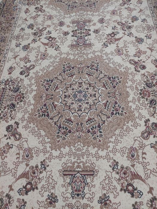 Продам жаккардовый ковёр.