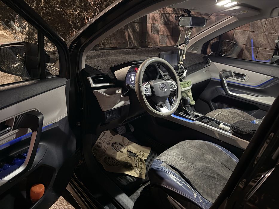 Toyota Veloz, 2023, 1,5 cvt.