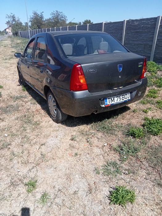 Vând Dacia Logan