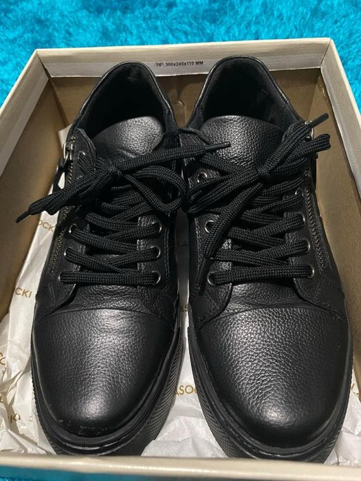 Vând pantofi / adidași eleganți Lasocki, mărimea 40