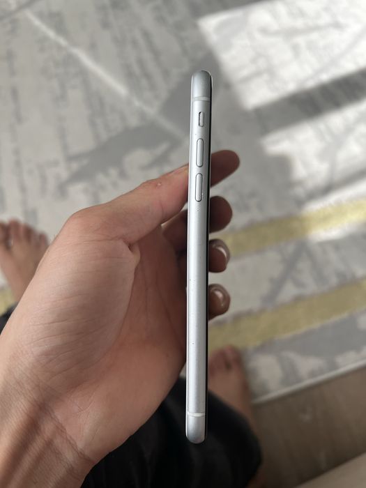 Продам Iphone  XR  в отличном состоянии