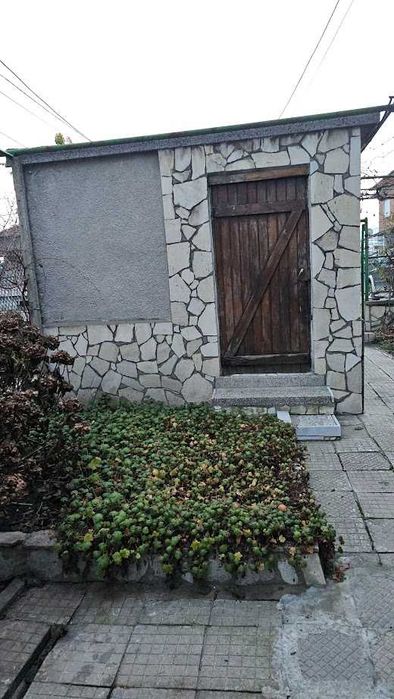 Двуетажна къща с гараж двор и пристройки Стамболийски