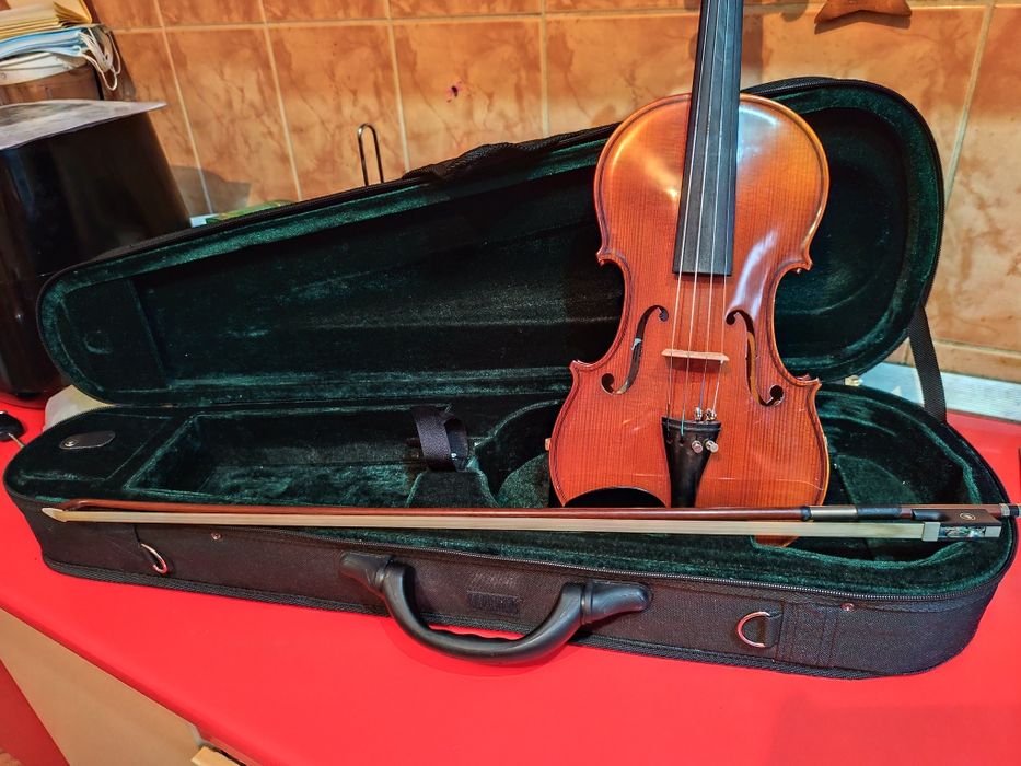 Vând vioara Hora Reghin 3/4