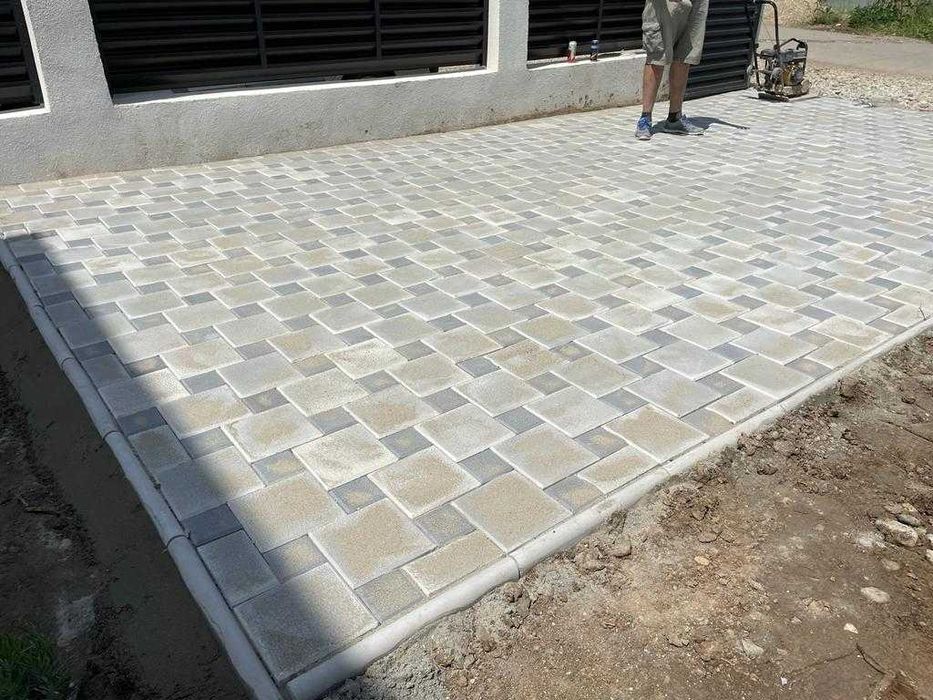 Amenajări Curți: Pavaje și Garduri Beton – Direct Producător – Montaj