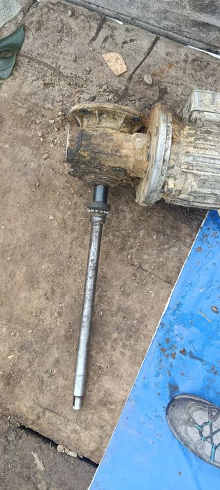 Motor cu reductor raport 23 la 1