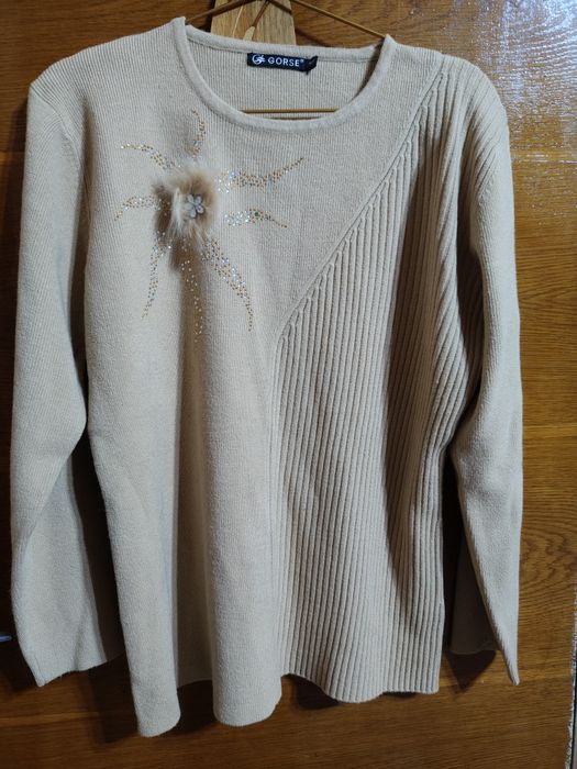 Одежда для женщин и девушек. Кофточка теплая , рубашка, куртка.