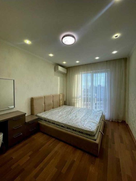 Дава се под наем Тристаен апартамент в София, Център - 90 кв.м за 561 € - Снимка #1