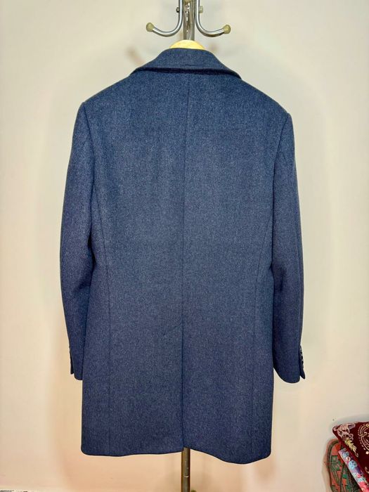 Мужское пальто в сером цвете