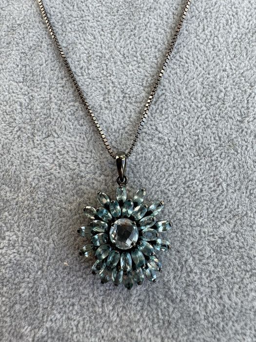 Pandantiv si lant din argint. Acvamarin.