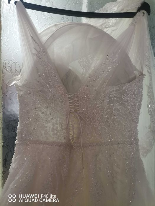 Страхотна булчинска рокля