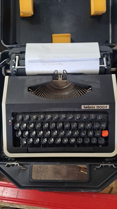 Пишешта машина Хеброс 1300