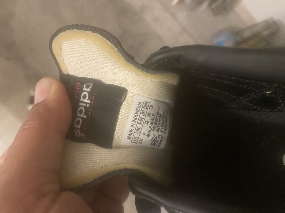 Pantofi adidas pentru teren sintetic