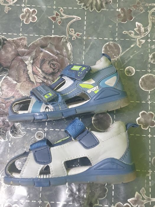 Продам детские сандали