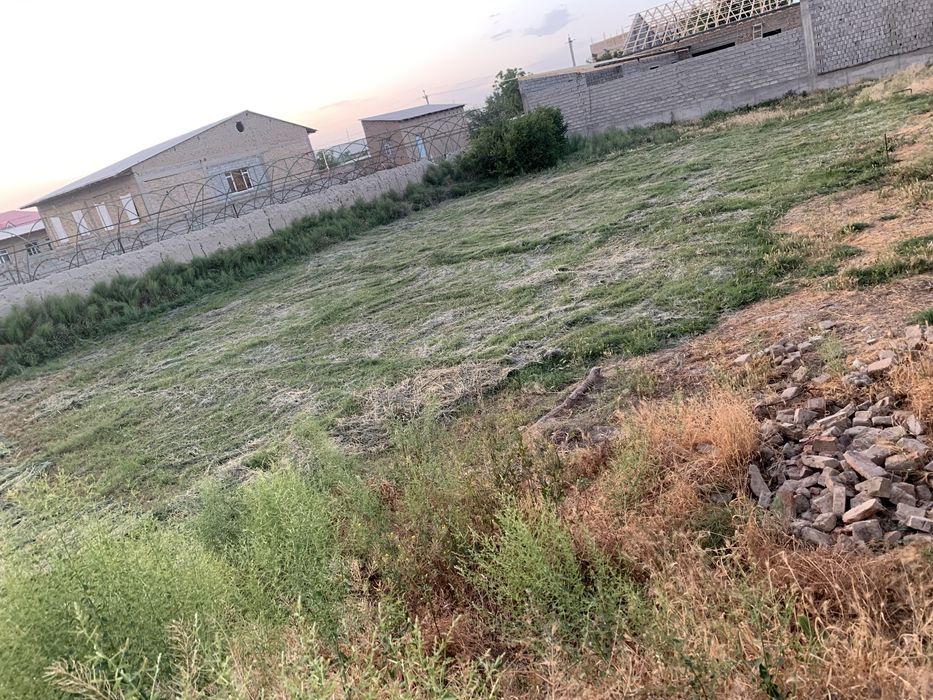 Срочно уй сотилади сув ва газ бор, сотихини булиб бериш имкони мавжуд