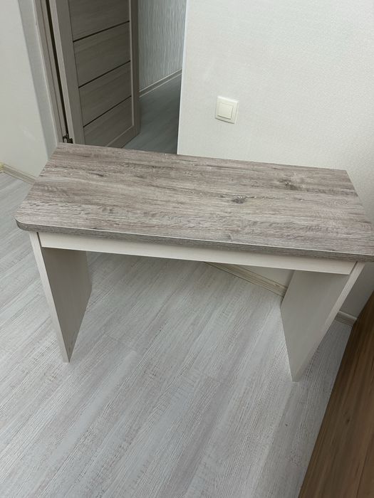 продам стол  б/у